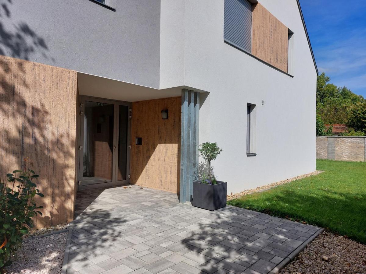 Linden Apartman 104 - Adults Only Mosonmagyaróvár Exteriör bild